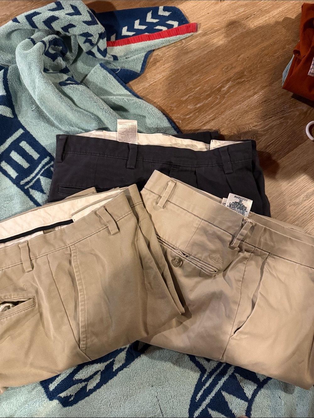 36” X 32” Dockers Men's Chino Pants in Khaki and Navy